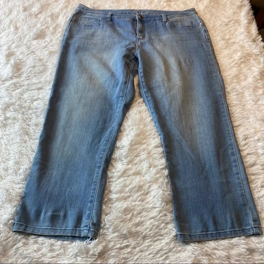 Michael Kors Light Blue Denim Capris Jeans, Size 12